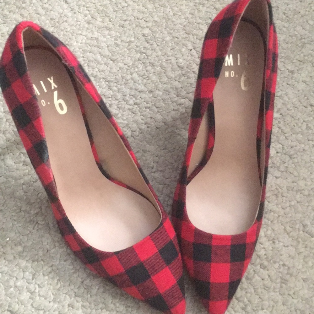 Plaid heels 👠